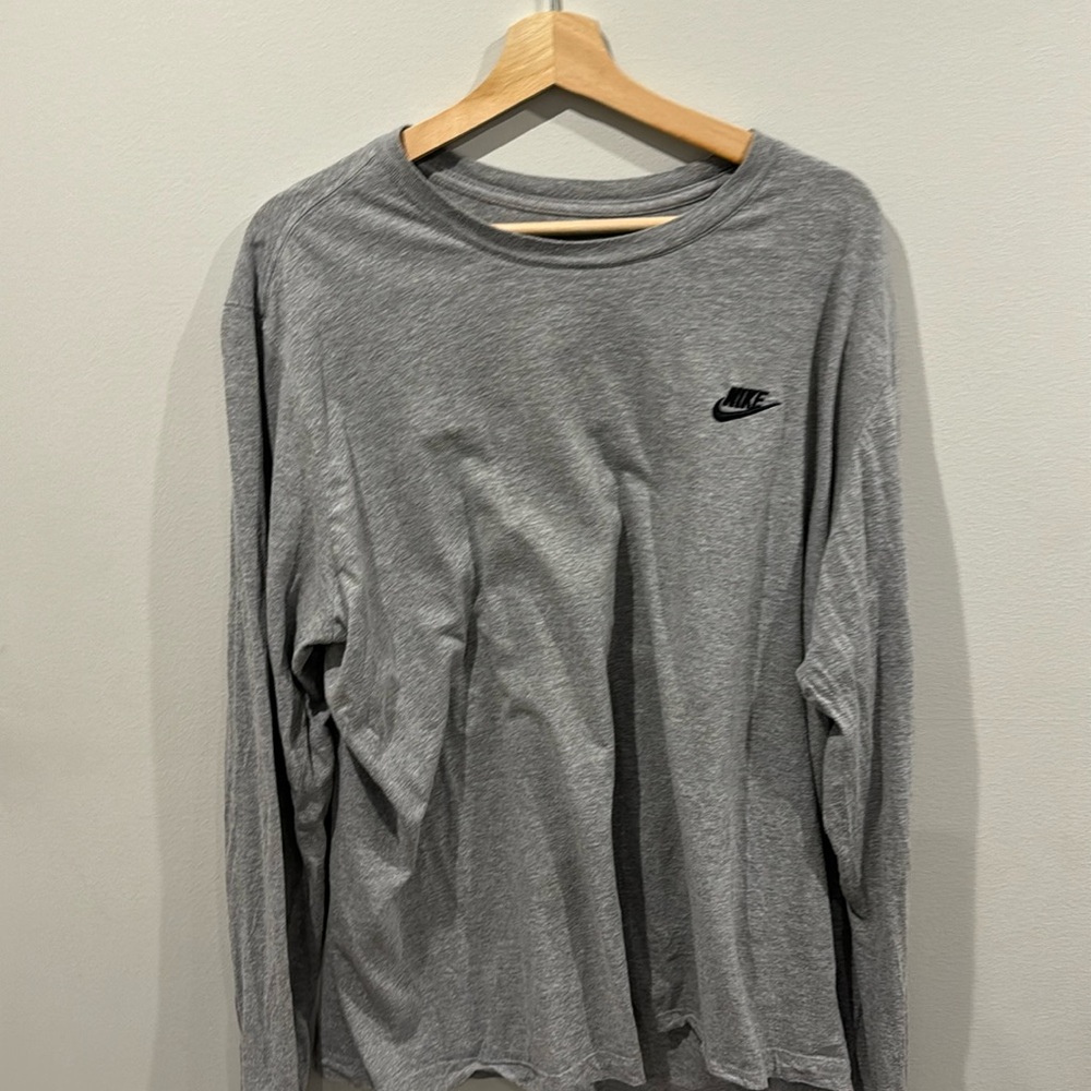 The Nike Tee Loose Fit Long Sleeve